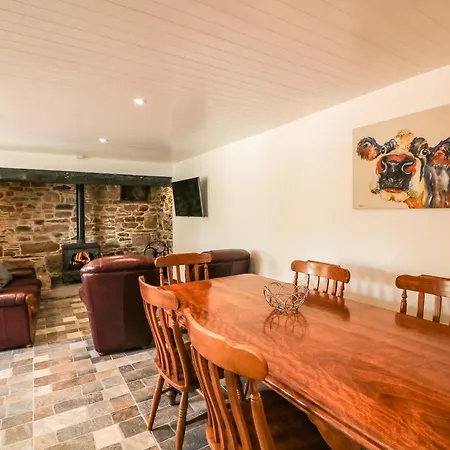 Yew Tree House Дом отдыха Marley Bridge