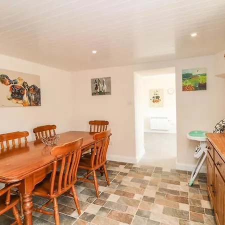 Yew Tree House Дом отдыха Marley Bridge